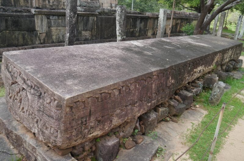 Gal Potha (Stone Book), Polonnaruwa