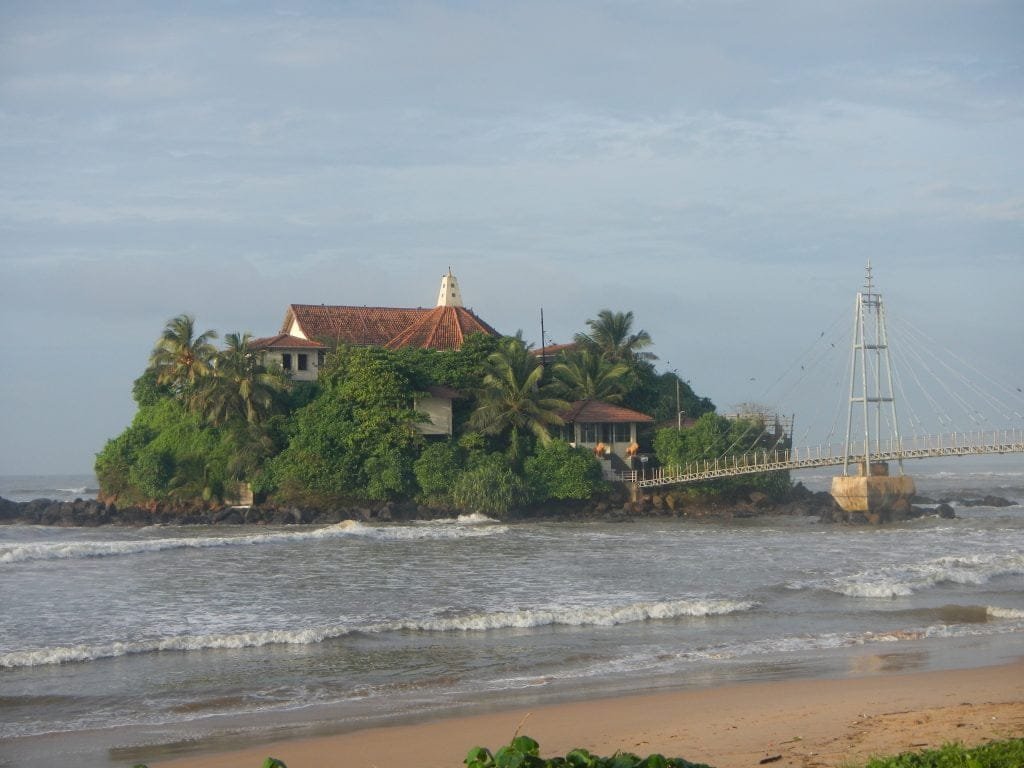 Paravi Duwa island temple near Matara