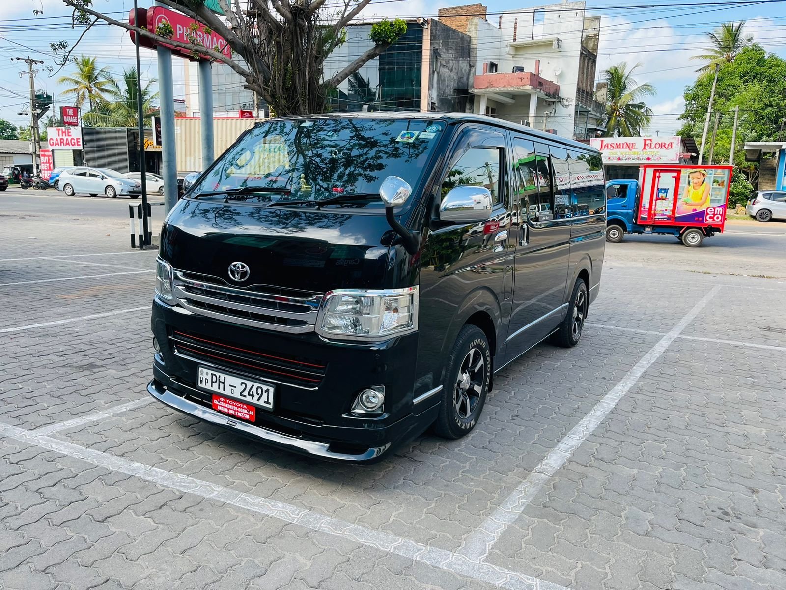 6-seater tourist van rental Toyota KDH Flat Roof Sri Lanka